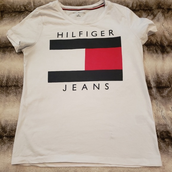 Tommy Hilfiger Tops - Tommy T shirt